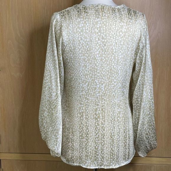 Tyche, Balloon Sleeve V-Neck Blouse - Picture 16 of 17